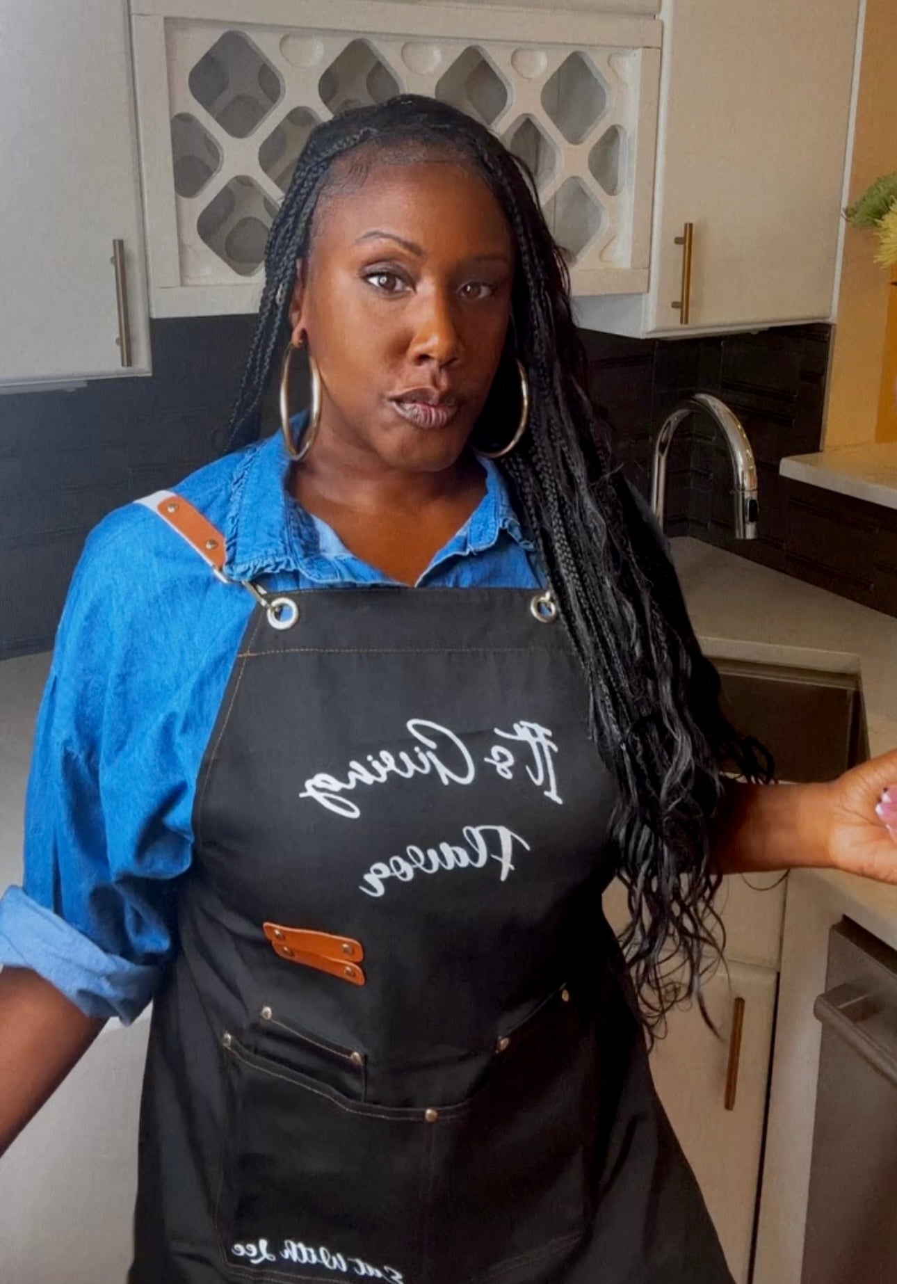 Black "It's Giving Flavor" Apron